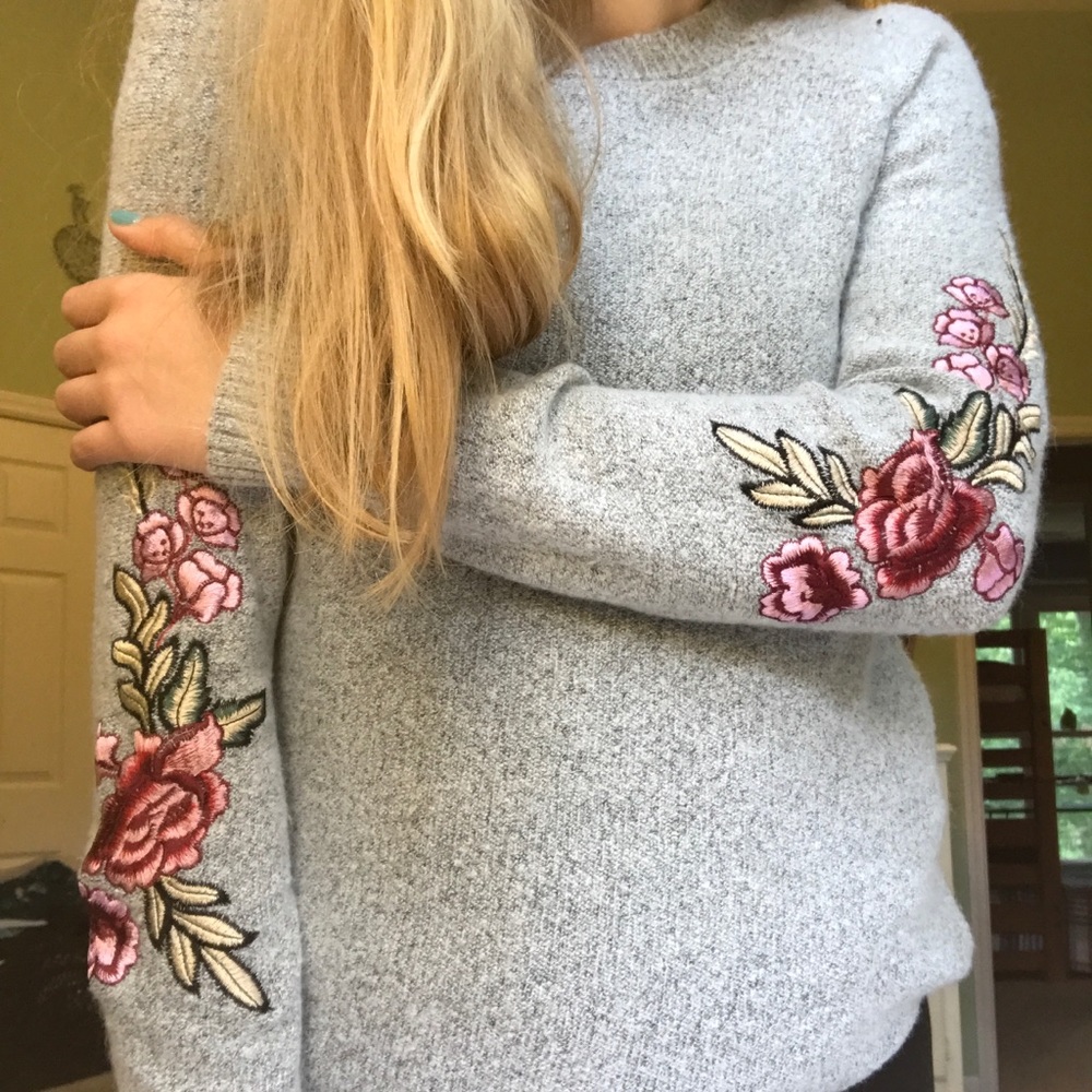 Gray sweater with flower detailing